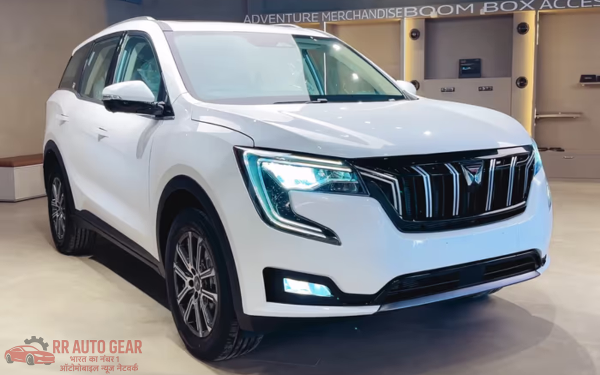 Mahindra XUV700 front view with LED DRLs and bold grille